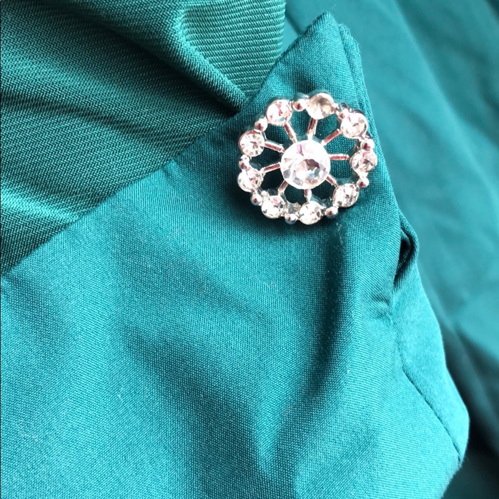 👗Beautiful Emerald! 👗 - Picture 2 of 11